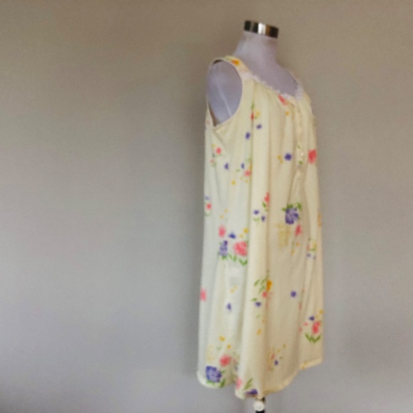 Yellow Floral Sleeveless Square Neck Medium Nightgown SECRET TREASURES - Picture 4 of 9
